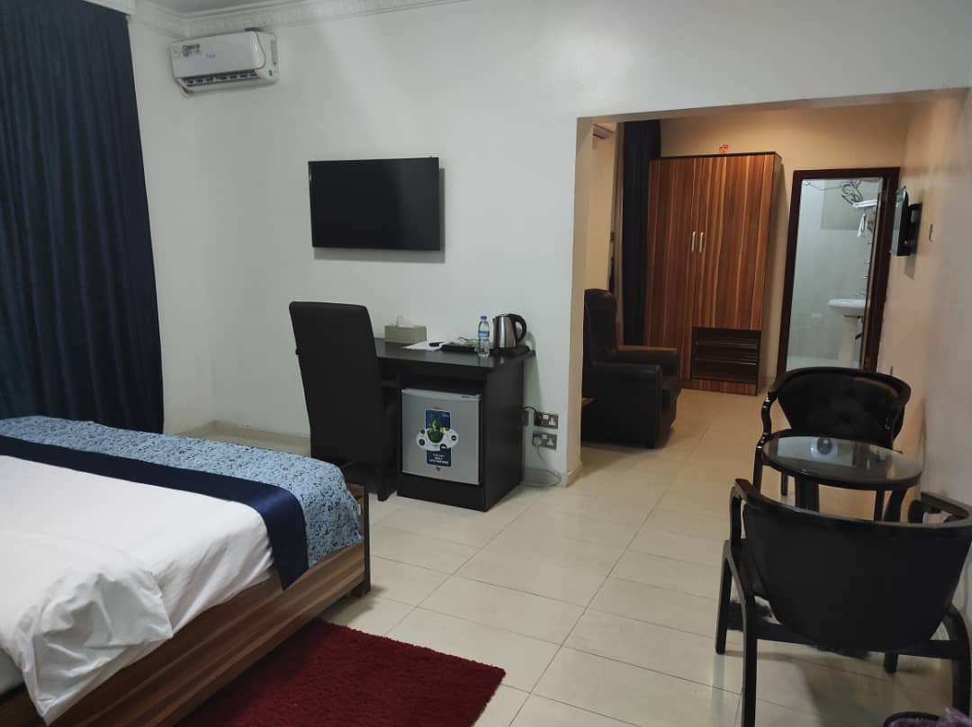 H53 Suites